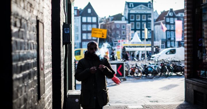Vaping Etiquette: Where You Can and Cannot Vape in Public and How to Be a Considerate Vaper